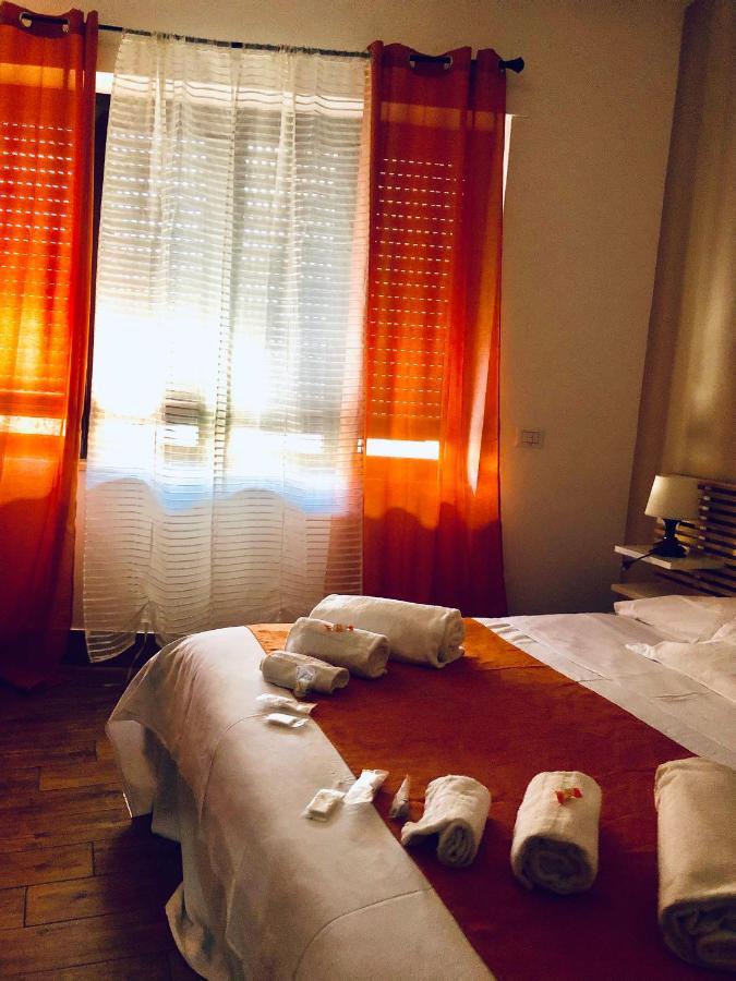 Bed and Breakfast Napoli Central Station Deluxe Екстер'єр фото